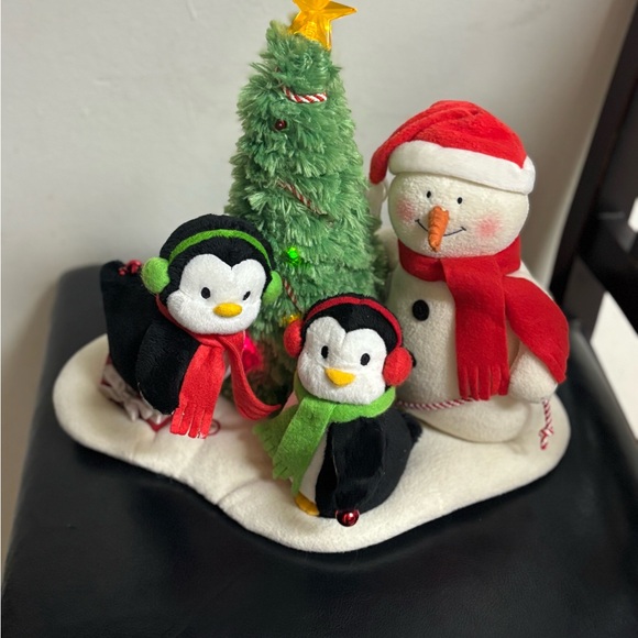 Festive Snowman and Penguin Christmas Decor - Picture 3 of 3
